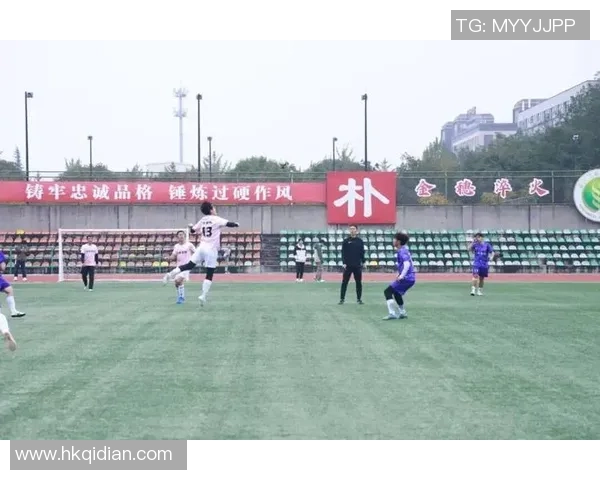 足球明星化身战士勇闯绿茵场展现无畏精神与团队合作的传奇故事 足球明星化身战士勇闯绿茵场展现无畏精神与团队合作的传奇故事